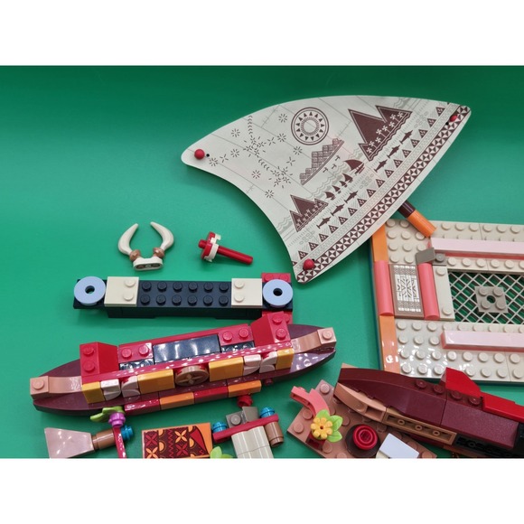LEGO Disney: Moana's Wayfinding Boat (43210) /w Figs - No Manual - Picture 3 of 5